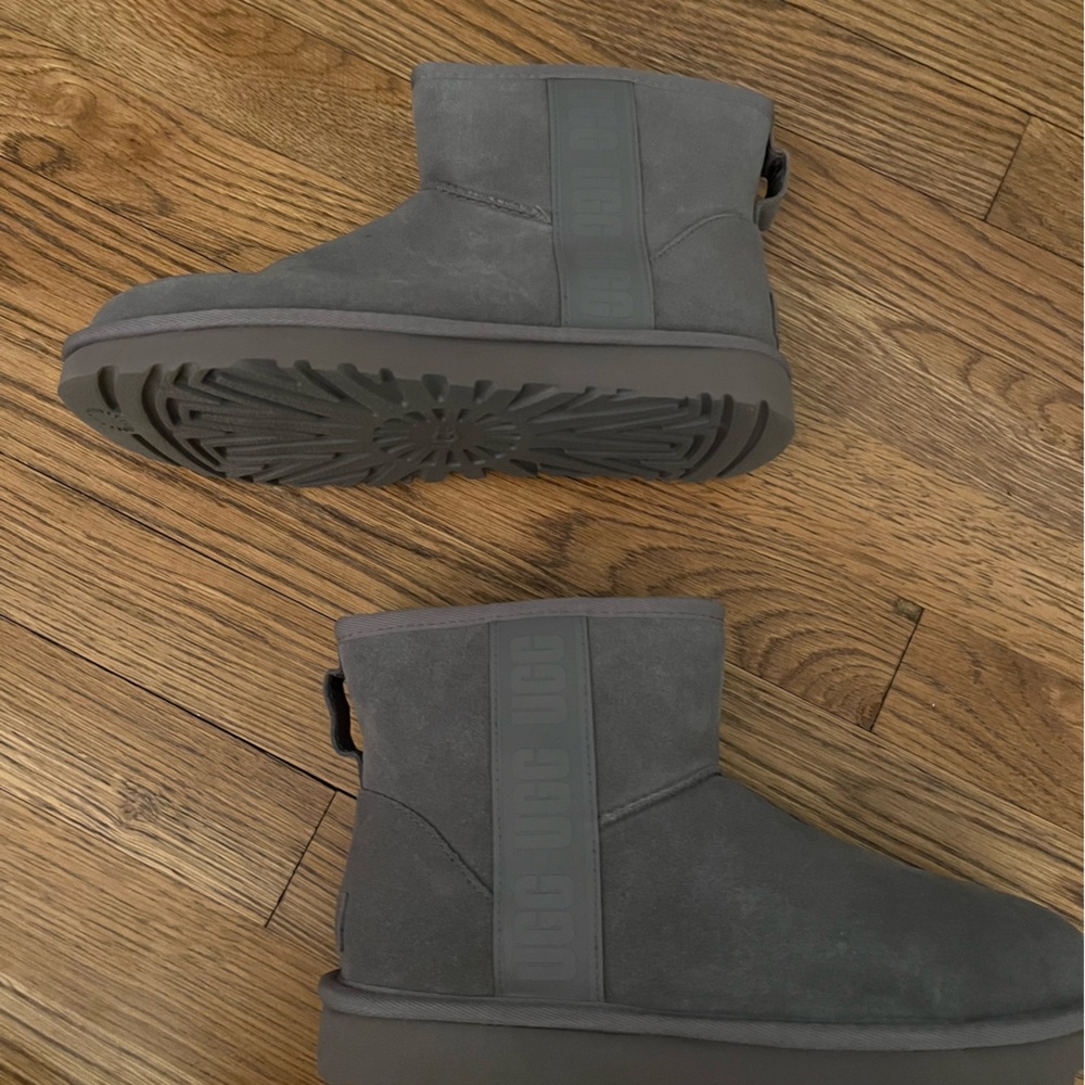 UGG Classic Mini Side Logo